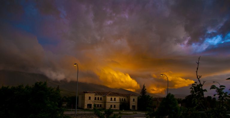 Atardecer de la casa - Feroz